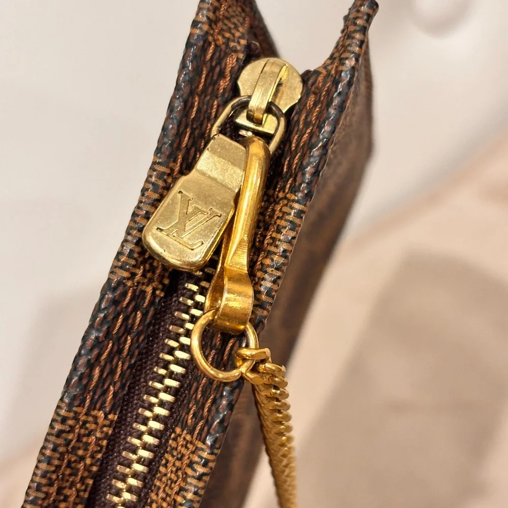 Louis Vuitton LV Damier Ebene Marais Bucket Zip Pouch - Picture 5 of 15